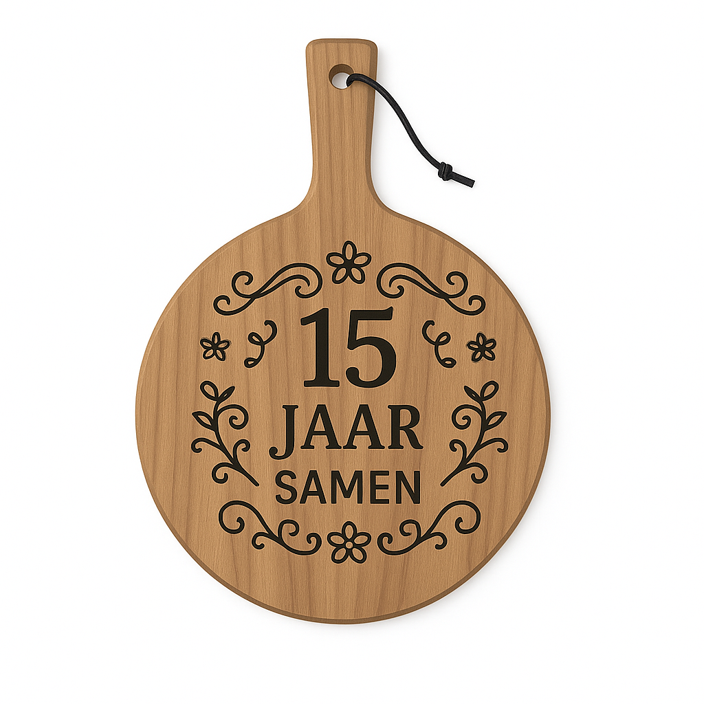 Ronde houten borrelplank met handvat Ø29,5 cm – Gravure 15 jaar samen – Cadeau jubileum of relatie